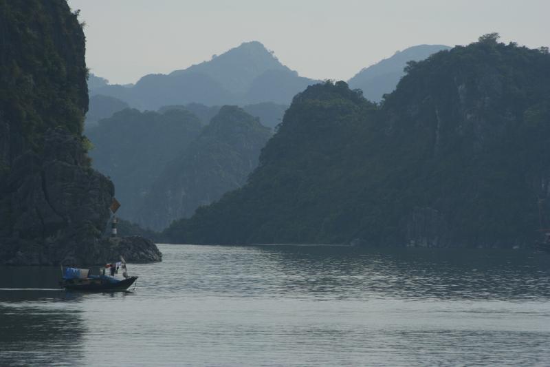 Halong Bay 13.jpg